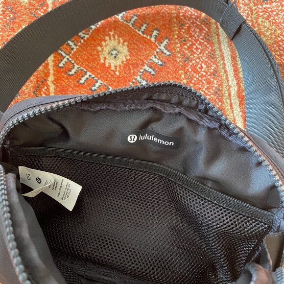 Lululemon Everywhere Belt Bag Large 2L - Picture 5 of 5